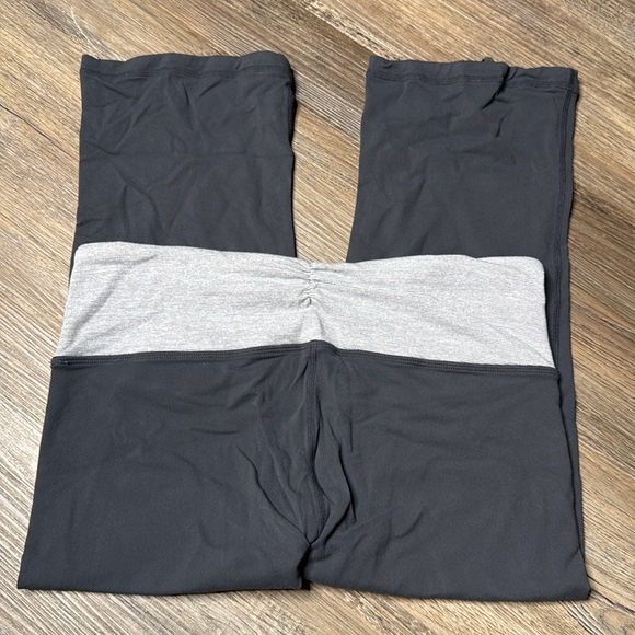 LULULEMON | Gather & Grow Crop size 8 - Picture 4 of 5